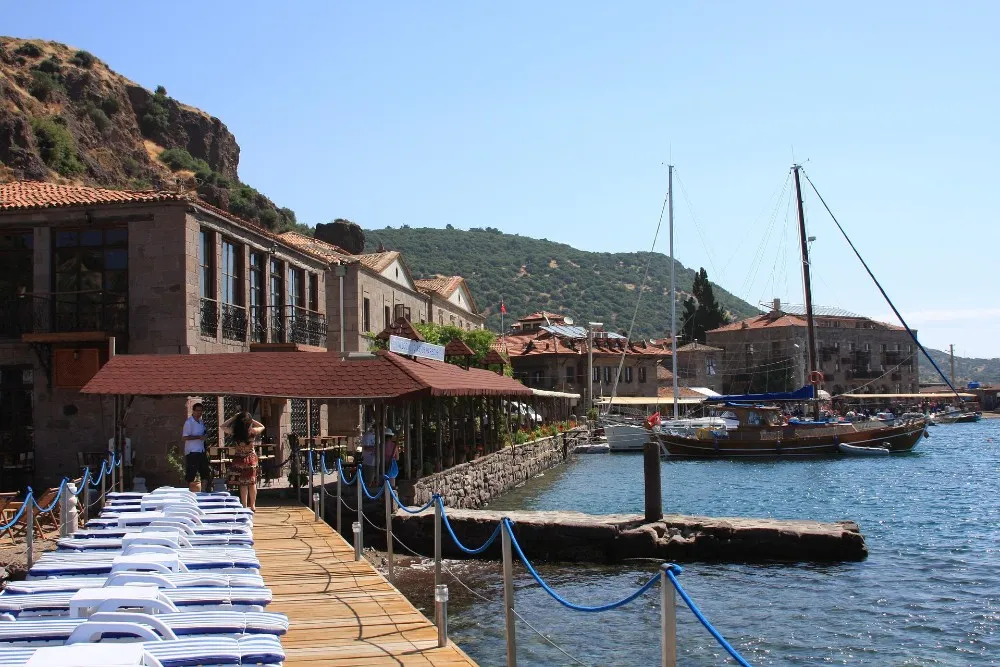 Assos